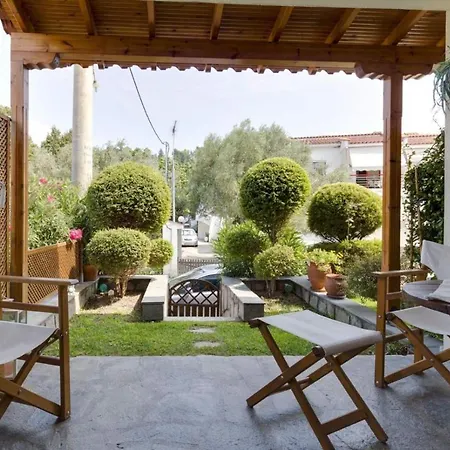 Maisonette Geli With 3 Bdrms 250m From Beach Fourka